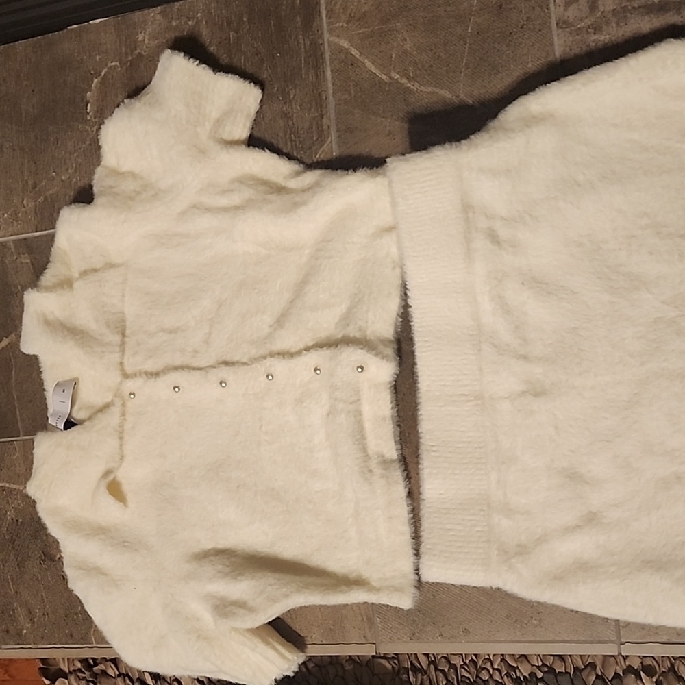 Serenette 2pc Fuzzy Top & Skirt Set Size Medium